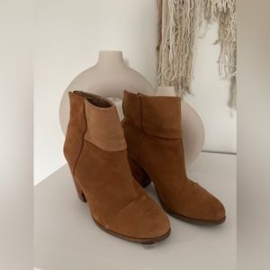 VINCE CAMUTO SUEDE LEATHER ANKLE BOOTS